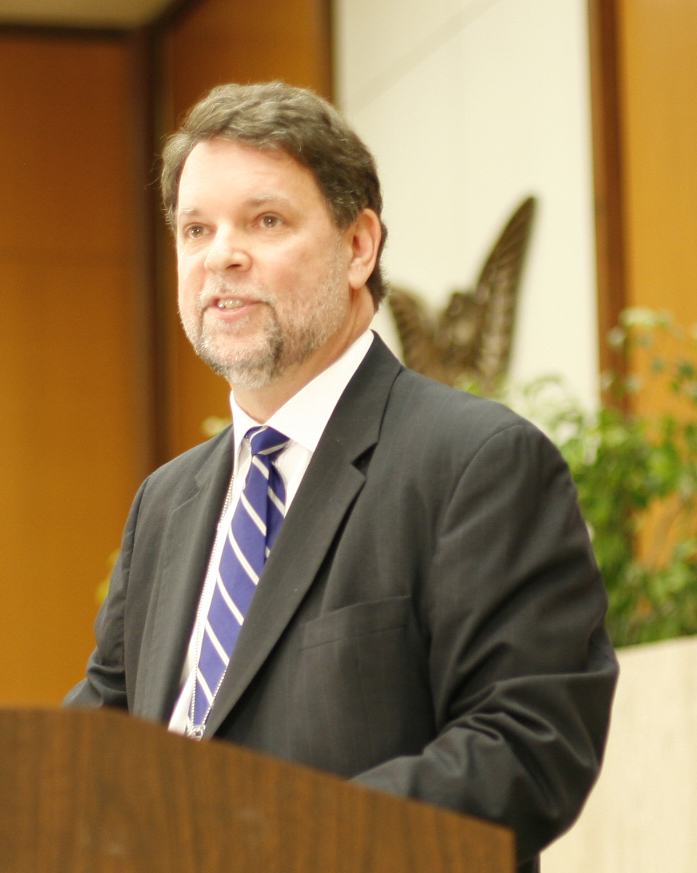 Illustration: Global Alumni Networks: Benefits for Schools and Alumni Illustration: Global Alumni Networks: Benefits for Schools and Alumni