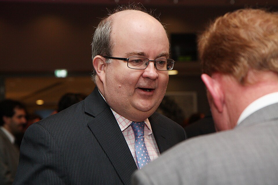 Illustration: The Business Impact of Alumni Networks