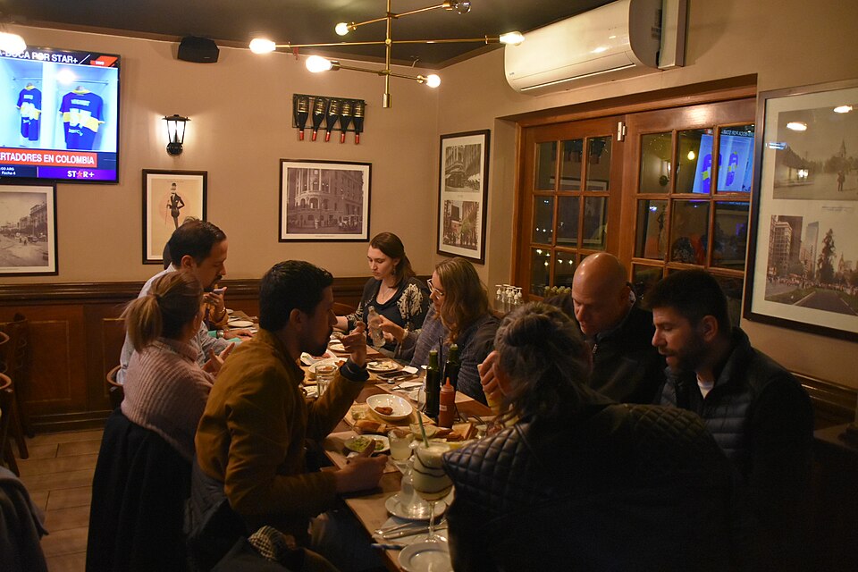 Illustration: University Alumni Clubs and Associations in Hong Kong Illustration: University Alumni Clubs and Associations in Hong Kong